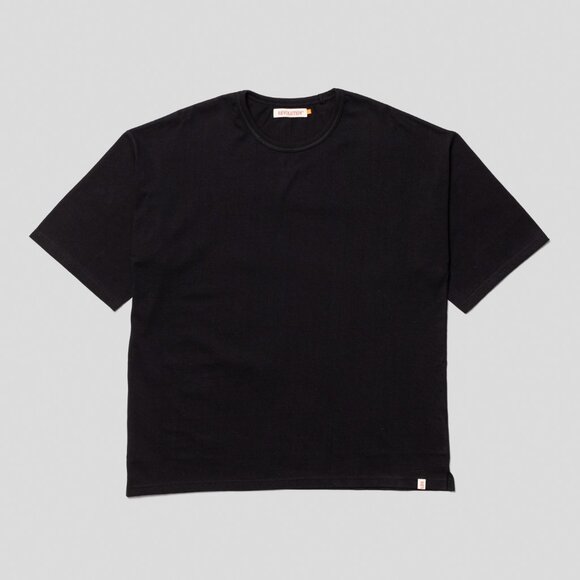 BNWT Revolution of 1995 - Men's Boxy Fit Black Organic Cotton T-Shirt - Picture 1 of 6